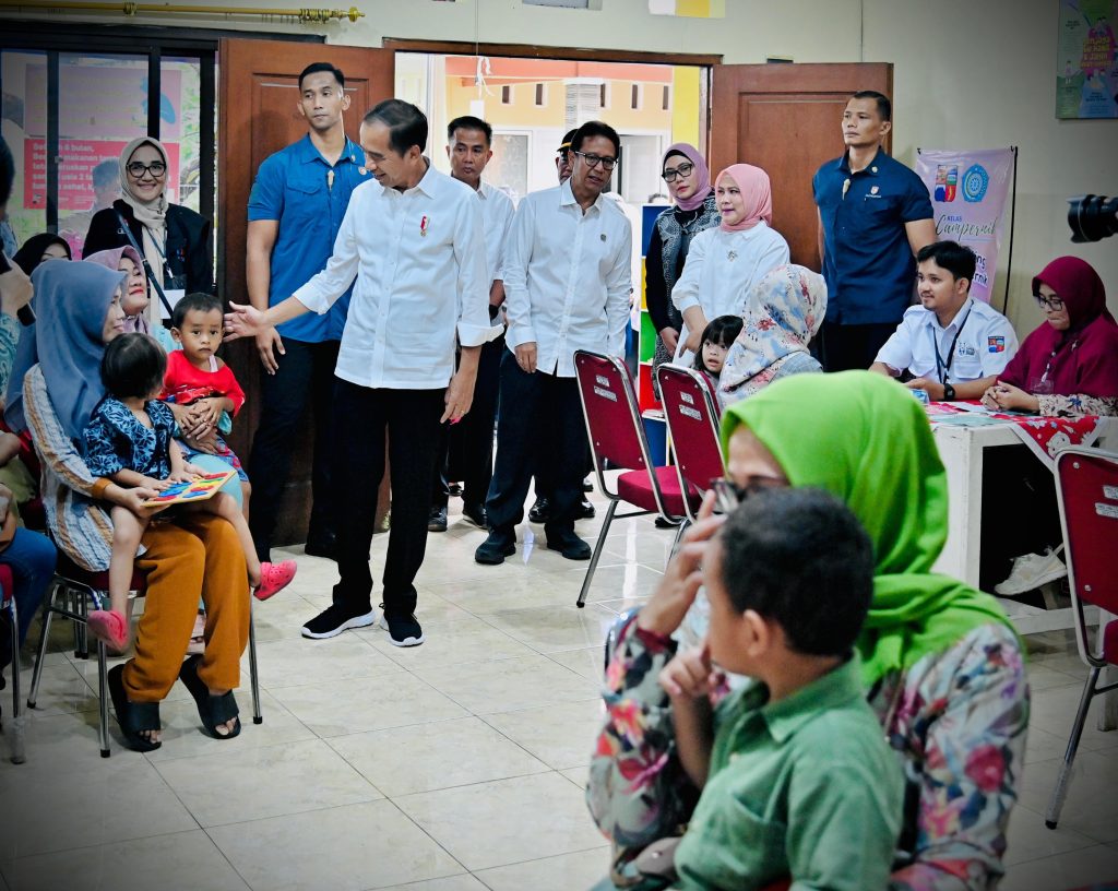 Presiden Jokowi dan Ibu Iriana Tinjau Gerakan Intervensi Serentak Pencegahan Stunting di Posyandu Bogor